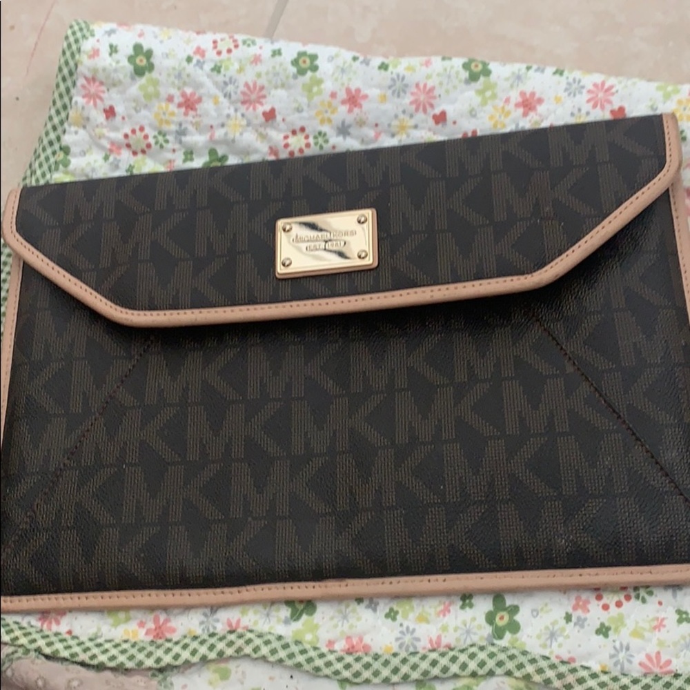 Michael Kors 💻 air case!!🤓😱💕💁🏻‍♀️